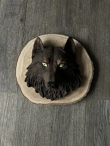 Handgefertigter Wolfskopf auf Echtholzscheibe Unikat - Bild 1 von 3