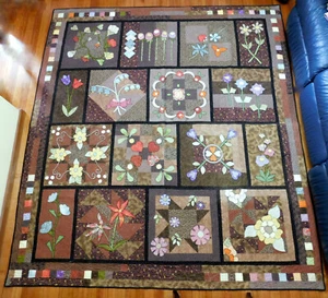 Pieceful Garden -  quilt pattern by Therese Hylton - Picture 1 of 10