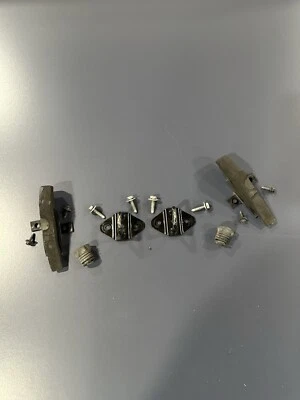 Juego de tapones de sello de capó genuino Saturn Sky Redline GM 2007 2008 2009 genuino Foto 1 de 4