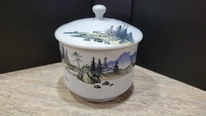 Bellissima zuccheriera vintage dipinta a mano made in Taiwan con coperchio paesaggio lago - Foto 1 di 11