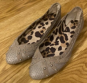 Gianni Bini Mujer Talla 6 Beige Tachonado Puntera Cerrada Planos - Imagen 1 de 8