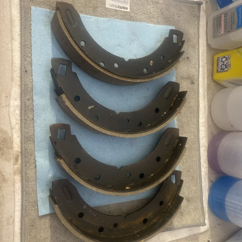 1954 - 76 Triumph TR3 TR3A B TR4 TR6 NEW rear brake shoes set NO Box  - Image 1 of 4