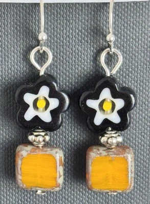 Серебряный, черный цветок и солнечный желтый Пикассо чешские серьги. Пружина. Лето. - Изображение 1 из 3