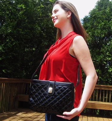 IMPRESIONANTE Bolso de Hombro de Cuero Judith Leiber Negro Charol Acolchado Cuero xbody Foto 1 de 4