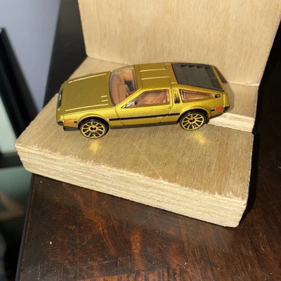 Coche vintage Hot Wheels Gold DeLorean C13 Foto 1 de 4