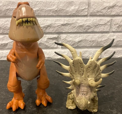 Figuras de acción Tomy Disney The Good Dinosaur 9" Butch T-Rex, 7" Forrest Woodbush Foto 1 de 4
