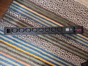 APC AP7920 Rack Commuté PDU 1PH 1U 8x Sortie C13 1xC14 Entrée 100-240V AC - Photo 1/5