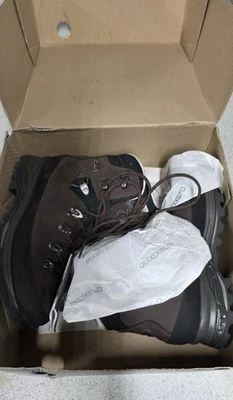 LOWA Womens  Medium Size 7.5 US  Baffin Pro LL II Ws Hiking  Boots Shoes  - Image 1 of 4