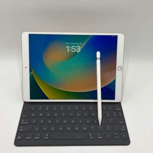 Solo WiFi Apple iPad Pro 10,5" 256GB Oro MPF12LL/A Smart Keyboard Apple Pencil - Foto 1 di 17