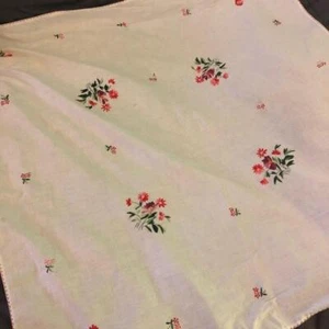 Embroidered white square tablecloth - Picture 1 of 8