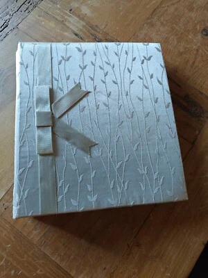 婚礼相册可容纳 100 4 × 6 英寸照片银色缎质书丝带蝴蝶结 — 第 1/4 张图片