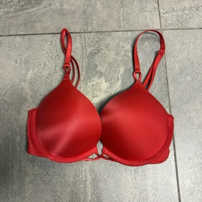 Sujetador acolchado push up Victoria’s Secret Miraculous Bombshell 30C rojo liso Foto 1 de 4