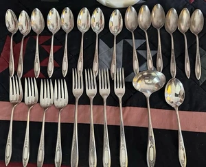 WM Rodger’s Debutante Grandeur Princess 15 Spoons,8 Forks ,gravy Boat - Picture 1 of 9