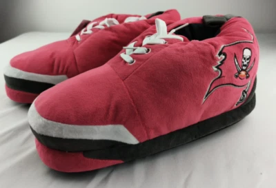 Плюшевые мужские кроссовки тапочки большого размера с логотипом команды НФЛ Tampa Bay Bucs FOCO размер XL - Изображение 1 из 4