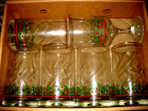 Arby's Holly Berry Drinking Glasses Vtg Christmas 1984 Red Green Gold Set of 4 - Picture 1 of 2