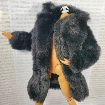 N30 ~ ABRIGO ~ 3/4 LARGO IMITACIÓN SUAVE PIEL NEGRA CHAQUETA ROPA SE ADAPTA A MUÑECA KEN 1/6 Foto 1 de 4