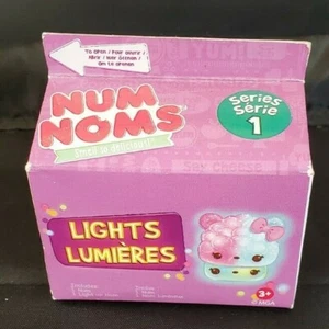 NUM NOMS Series 1 Lights Mystery Pack NUOVO RARO - Foto 1 di 5