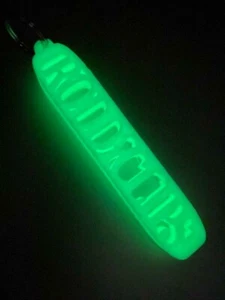  1 X Green  Glow In The Dark Zip Puller Bivvi,Rod Bag,Key Ring Carp Fishing  - Picture 1 of 2