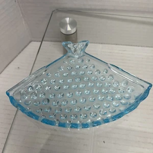 Cenicero de colección Fenton vidrio azul opalescente Hobnail ventilador plato de baratija - Imagen 1 de 7