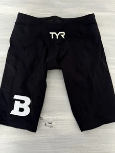 TYR Venzo - Hombre 24 - Negro - Excelente Estado Logo "B" en la parte delantera - Imagen 1 de 3