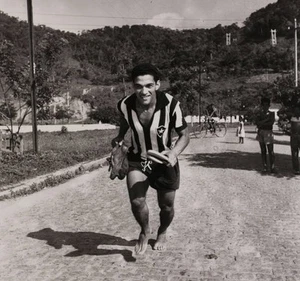 Sport Football 1957 Brazilian star Garrincha in his Botafogo strip OLD PHOTO - Picture 1 of 1