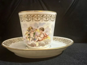 Antike Sevres Demitasse Tasse & Untertasse - handbemalte Cherubs signiert Debrie - Bild 1 von 13