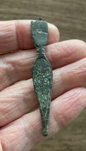 ANGLO-SAXON. 10TH CENTURY. BRONZE AND NIELLO STRAP-END. - Foto 1 di 4