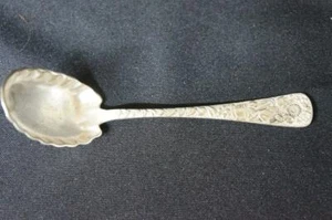 Cuchara de azúcar WM Rogers International Magnolia 6" - Imagen 1 de 1