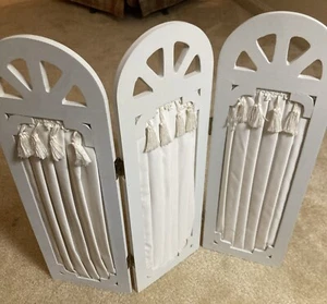 mini dressing room divider 20 inches + or - used white Barbie sized - Picture 1 of 5