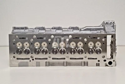 Zylinderkopf AMC 908678 vormontiert mit Ventilen für 2,7l Mercedes Benz JEEP  - Bild 1 von 4