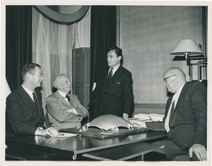Sylvester Weaver Frank Lloyd ORIGINALFOTO VON FRANK LLOYD WRIGHT #161551 - Bild 1 von 2