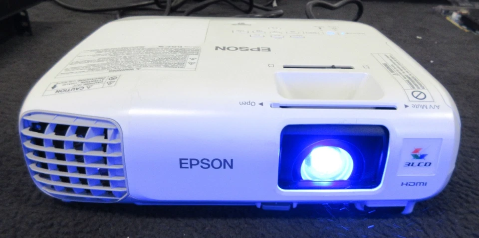 Epson H576A 3LCD Projector 2700 Lumens - Image 1 of 4
