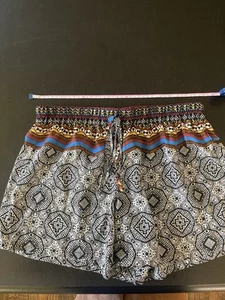 Women's Shorts/Fun Southwest Print/Never Worn/Size Medium - Picture 1 of 2