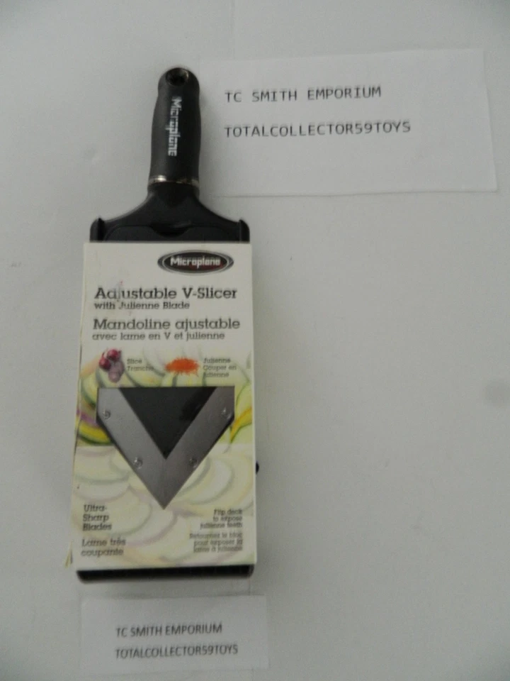 Cortadora de alimentos Microplane ajustable con hoja en V / mandolina Julienne con protector de mano Foto 1 de 4