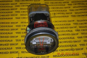 Dwyer 3002C Photohelic Max Pressure 25 PSIG NEW - Picture 1 of 2