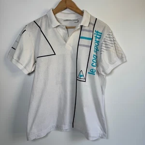 Camisa Polo Le Coq Sportif Futuriste Para Hombre Pequeña Blanca Geométrica Hecha en Japón - Imagen 1 de 11