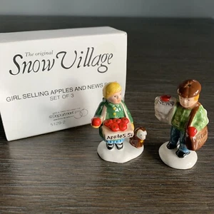 Dept 56 ragazza che vende mele e newsboy The Original Snow Village 5129-2 - Foto 1 di 5