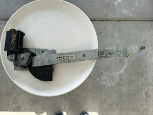 1968 Pontiac Chevrolet 4Dr. Sdn/Wgn Right Front Power Window Regulator 9714918 - Picture 1 of 15