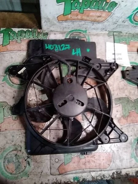 Driver Radiator Fan Motor Fan Assembly Half Fits 01-04 MAZDA TRIBUTE 2761549 - Изображение 1 из 1