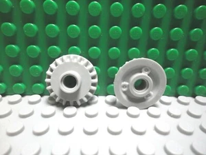 Lego 2 Luz Gris Azulado Equipo Técnico 20 Dientes Biselado en 1 Cubo Lateral NUEVO - Imagen 1 de 1