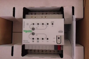 Schneider KNX MTN645094 FAN COIL CONTROLLER ACTUATOR REG-K LIGHT - Picture 1 of 2