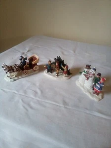 small Christmas cermic figarens - Picture 1 of 5