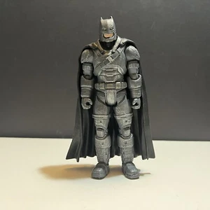 "Figura de acción blindada Batman Vs Superman película Batman 6"" DC Comics Multiverso" - Imagen 1 de 7
