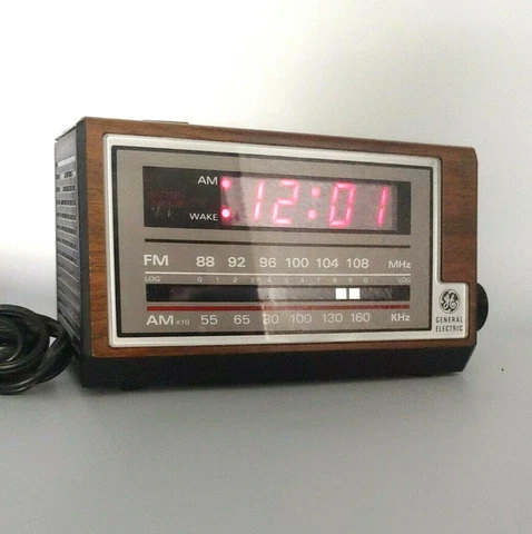 Vintage GE 7-4601A Woodgrain Look Digital Red LED Alarm AM FM Clock Radio Cover