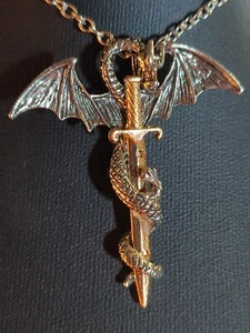 Halskette in Silber Gold Mittelalter Fantasy Drache Schwert Krieger Anhänger - Picture 1 of 9