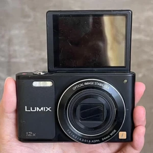 Panasonic LUMIX DMC-SZ10 16MP 12x Optical Zoom Flip Screen Digital Camera Black - Picture 1 of 12