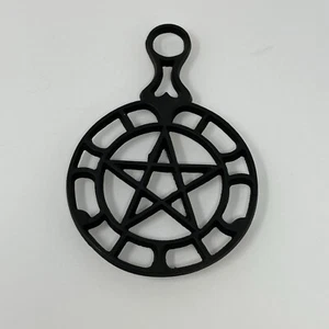Vintage Cast Iron 5 Pointed Star Black 3-footed PENTAGRAM Trivet - Picture 1 of 5