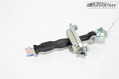 2014-2024 Mitsubishi Mirage hatchback puerta delantera derecha correa de verificación tapón OEM Foto 1 de 4