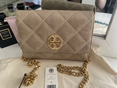 Tory Burch Willa 釉面钻石绗缝链条钱包袋彩色杏仁尺寸 S — 第 1/4 张图片