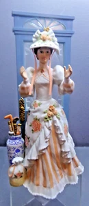 Avon 1993 Mrs. PFE Albee President's Club Award Estate Porcelain Figurine - Picture 1 of 6